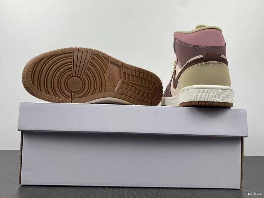 DO7440-821 Mid 1 Air Jordan 1112